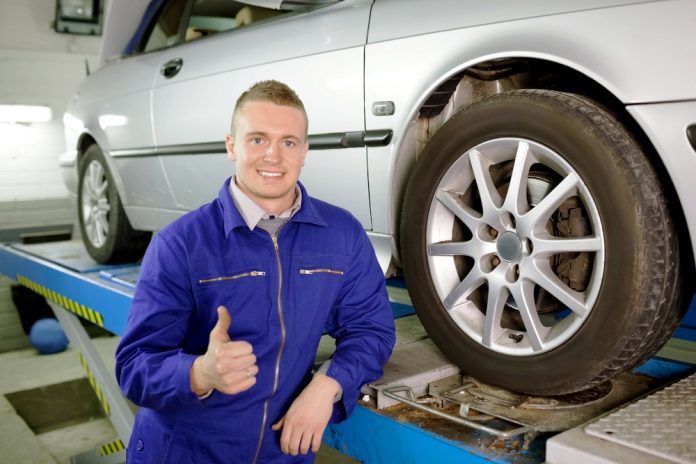 Når bilen svinger fra venstre til høyre - hvordan skifte støtdempere og fjærer!