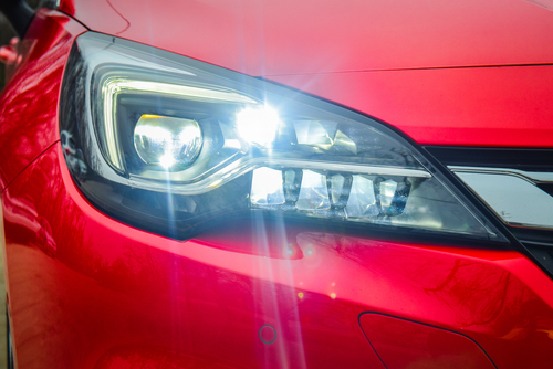 led hovedlykter foran