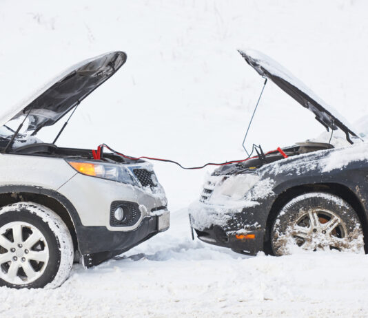 Starthjelp til bilen: Slik startes bilen med startkabler!