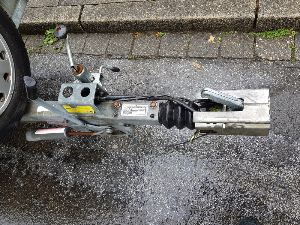 Ettermontering av hengerfeste med elkabelsett - veiledning